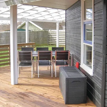 Holiday home Three-bedroom Holiday In