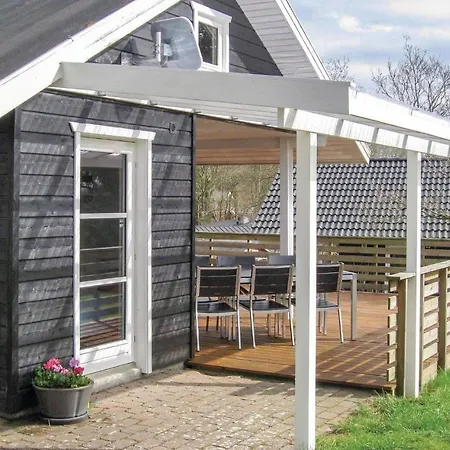 Holiday home Three-bedroom Holiday In