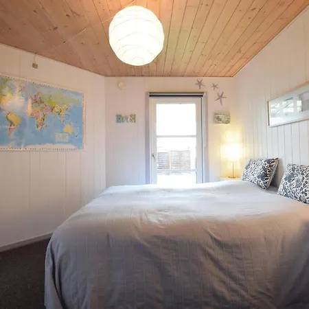 Three-bedroom Holiday In Borkop