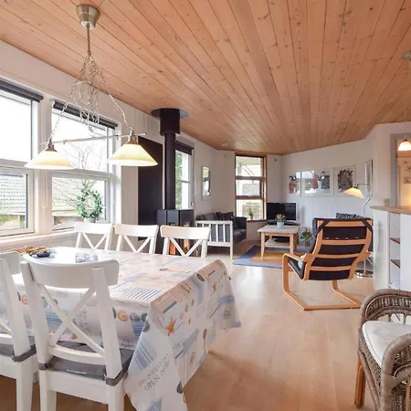 Three-bedroom Holiday In Borkop